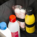 Organizator auto negru cu buzunare și benzi elastice